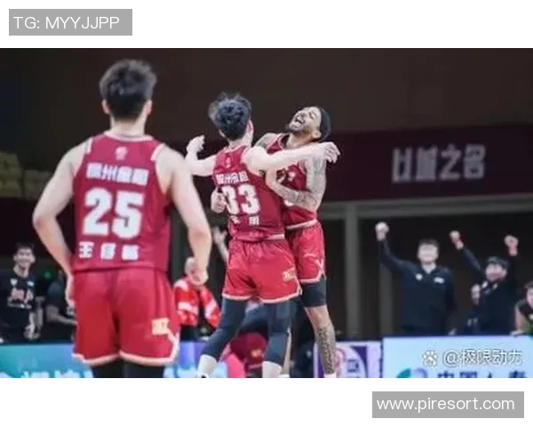 CBA半决赛激战正酣广东队与深圳队争夺决赛席位的精彩对决